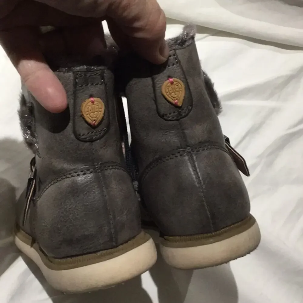 Girls taupe boots 9.5 worn once edgy look
